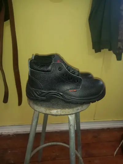 Bototos de Seguridad y Pantalones de trabajo. - miniatura 3