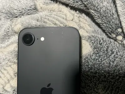 iPhone 16e - miniatura 1