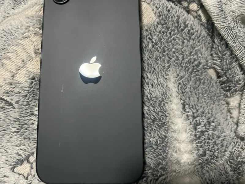 iPhone 16e - 2