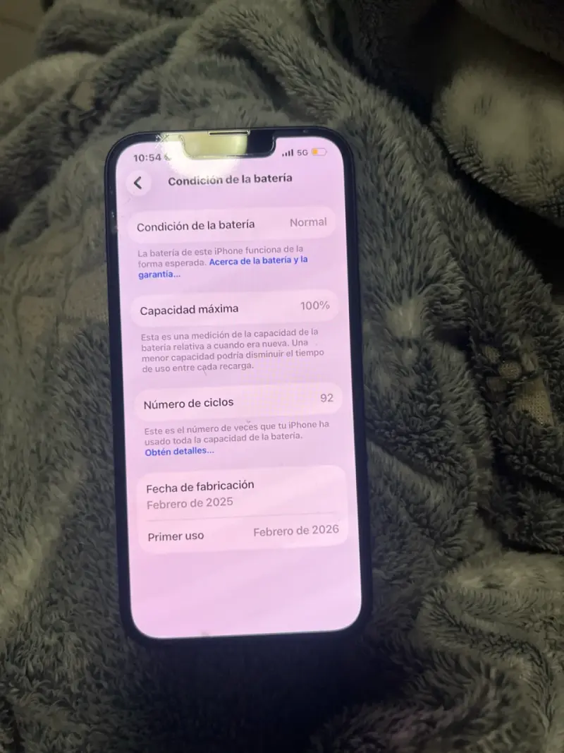 iPhone 16e - 3