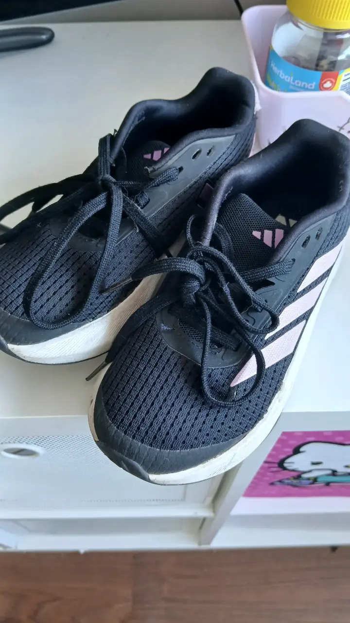 Zapatillas Adidas deportivas negras y rosas - 2