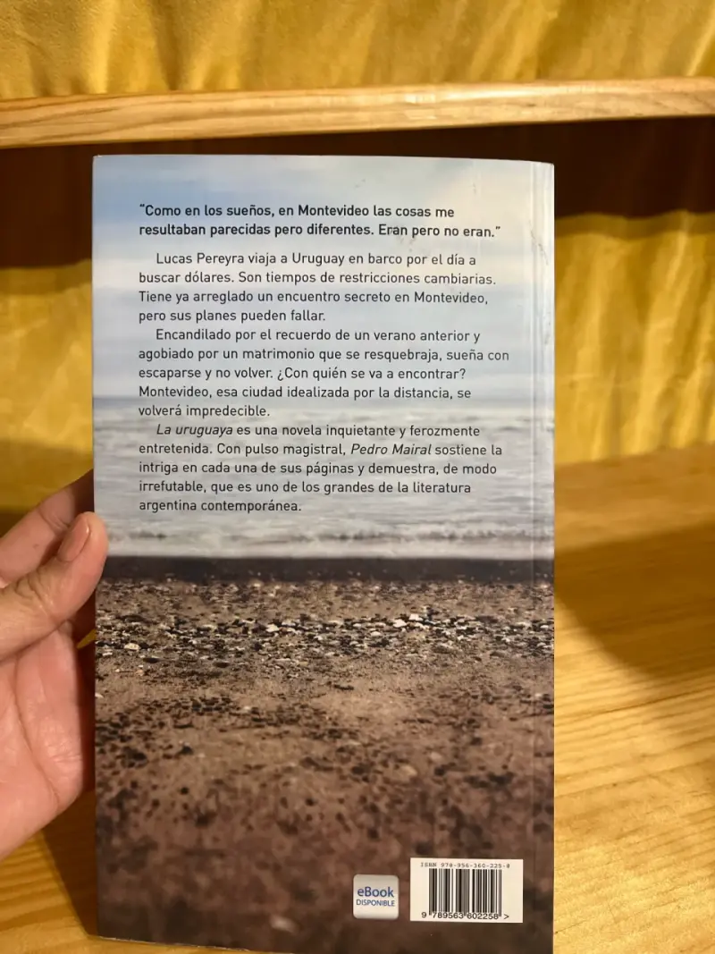 Libro 'La Uruguaya' de Pedro Mairal - 2