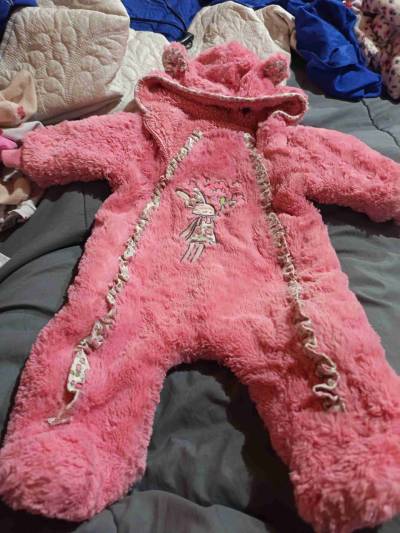Enterito rosa con capucha para bebé - miniatura 1