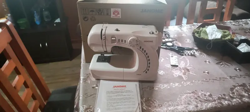 Máquina de coser Janome 1000A - 1