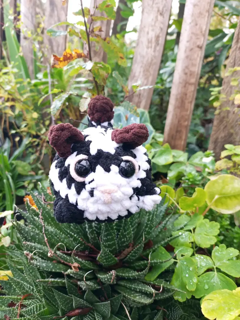 Peluche tejido en blanco y negro