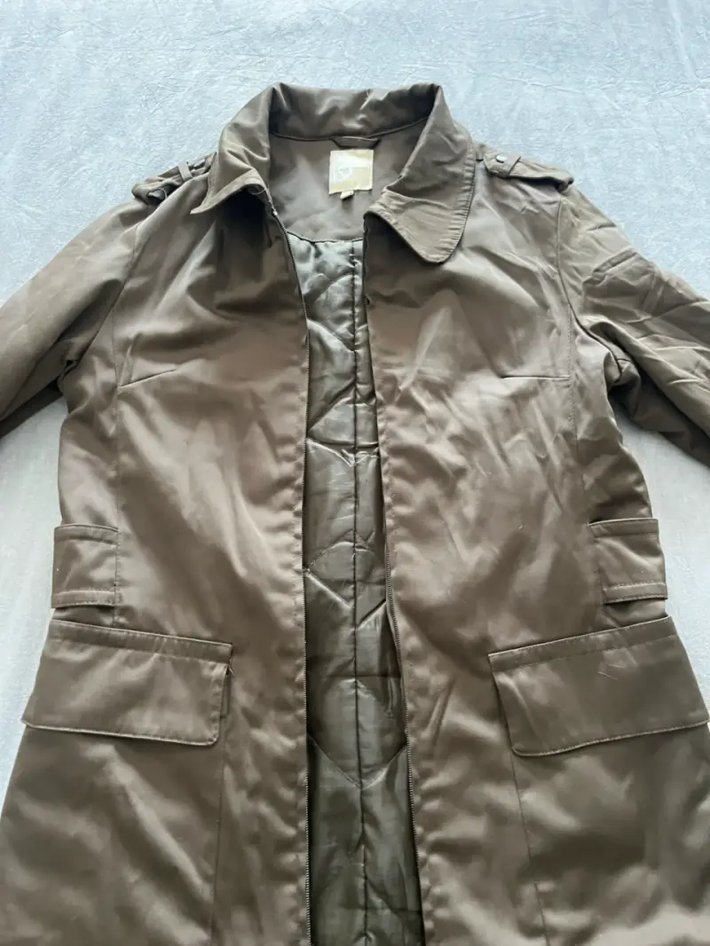 Abrigo marrón impermeable - 1