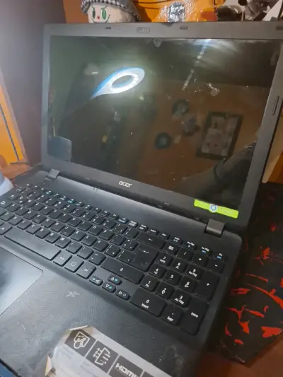 Laptop Acer negra en buen estado - miniatura 1