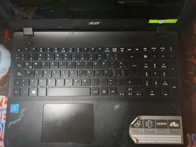 Laptop Acer negra en buen estado - 4