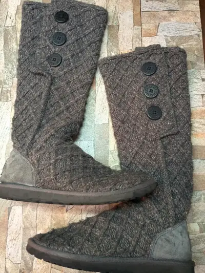Botas UGG grises de lana con botones - miniatura 1