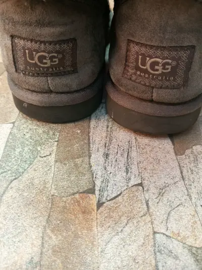 Botas UGG grises de lana con botones - miniatura 3