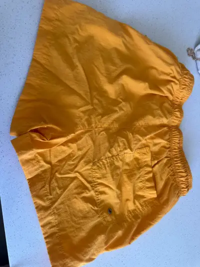 Shorts deportivos amarillo - miniatura 3