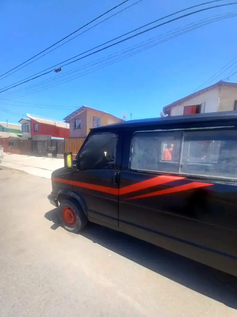 Camioneta negra.  J5 año 91 motor 1.9 bencinero - 2