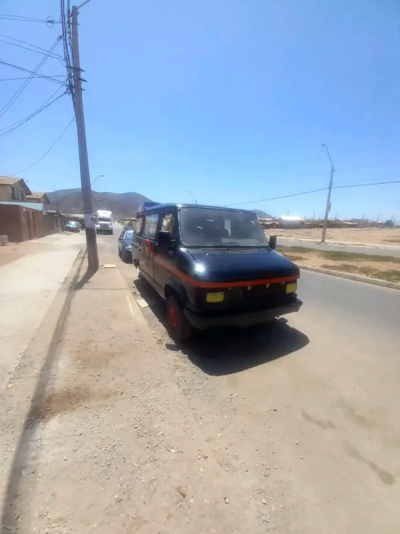 Camioneta negra.  J5 año 91 motor 1.9 bencinero - 3