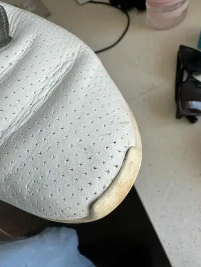 Zapatillas blancas deportivas usadas - miniatura 4