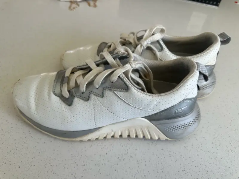 Zapatillas blancas deportivas usadas - 5