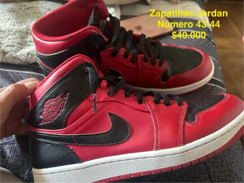 Zapatillas Jordan rojas y negras