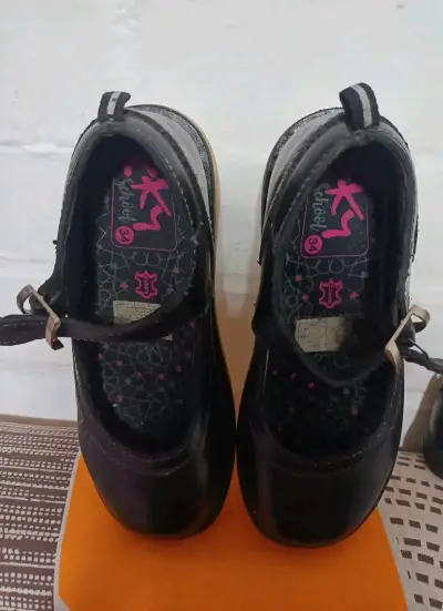 Zapatosde marca color negros de niña - miniatura 2