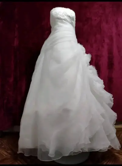 Vestido de novia blanco elegante - miniatura 3