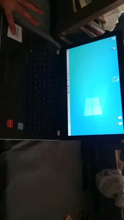 Notebook HP con Windows 10 - miniatura 1