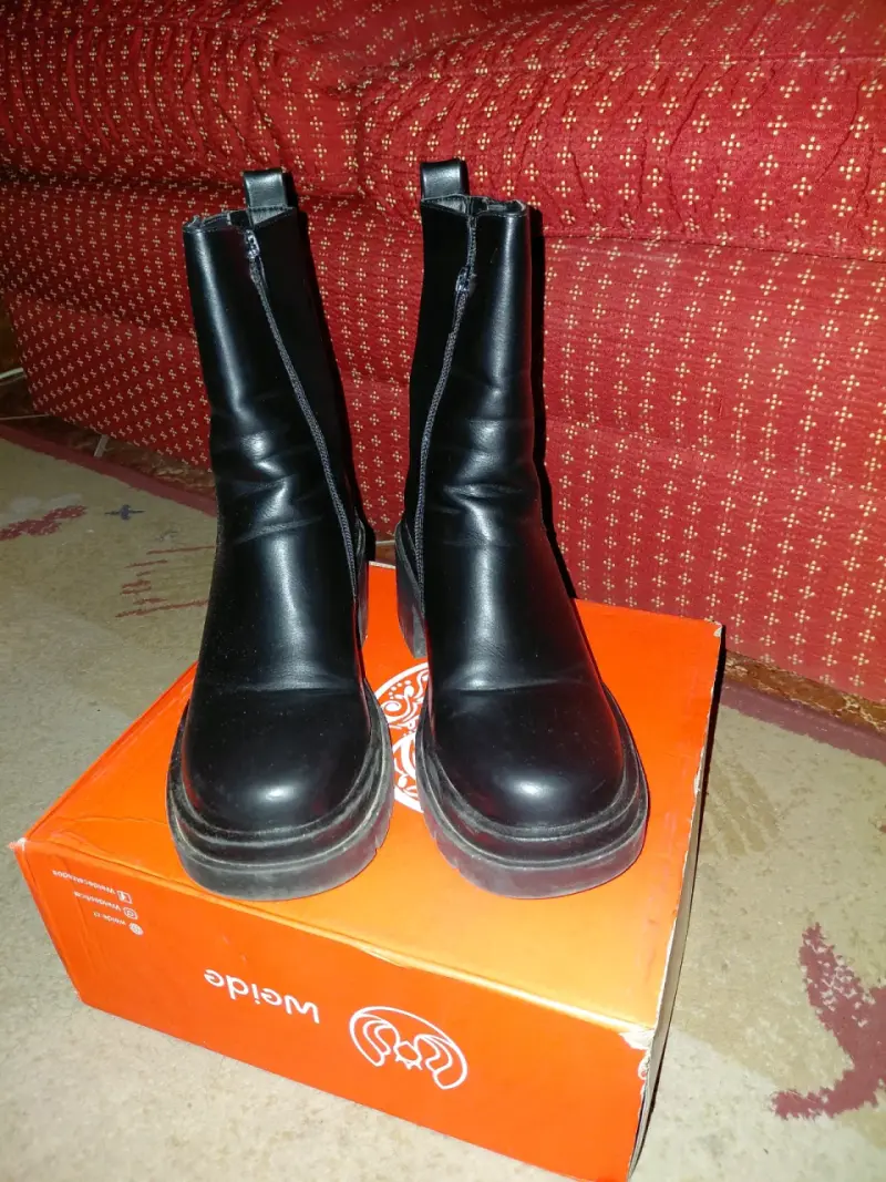Botines negros de mujer, marca Weide, no 39! - 1
