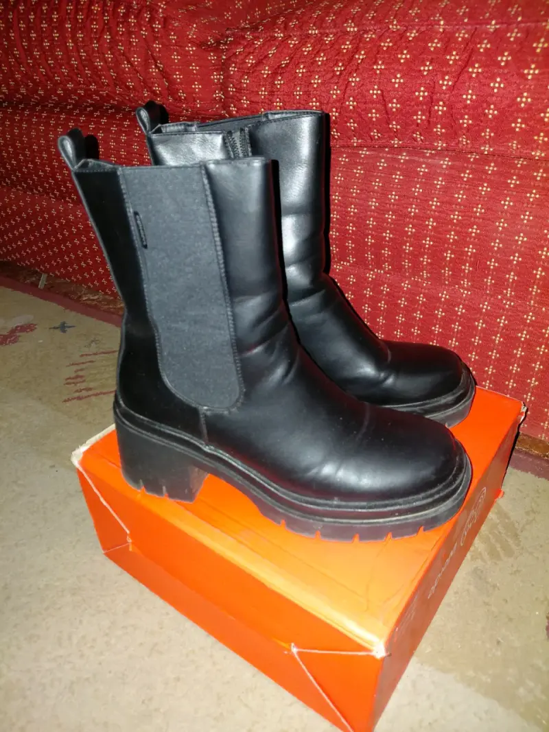 Botines negros de mujer, marca Weide, no 39! - 2