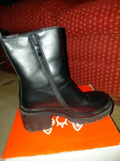 Botines negros de mujer, marca Weide, no 39! - miniatura 3