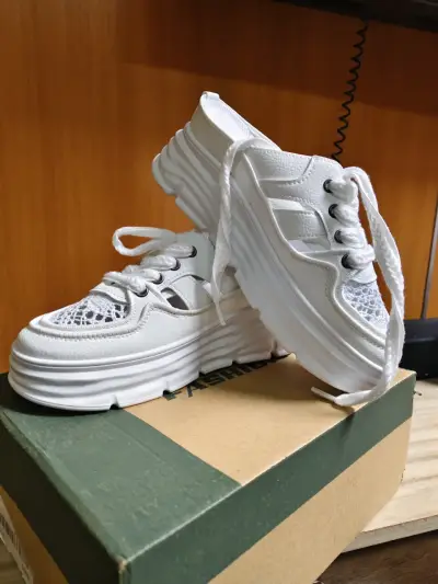 Zapatillas plataforma blancas - miniatura 1