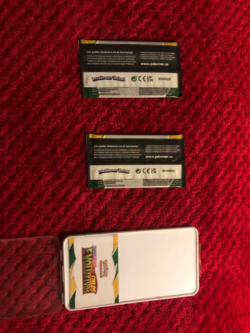 Sobre Pokémon evolving skies fun pack sellado - 2