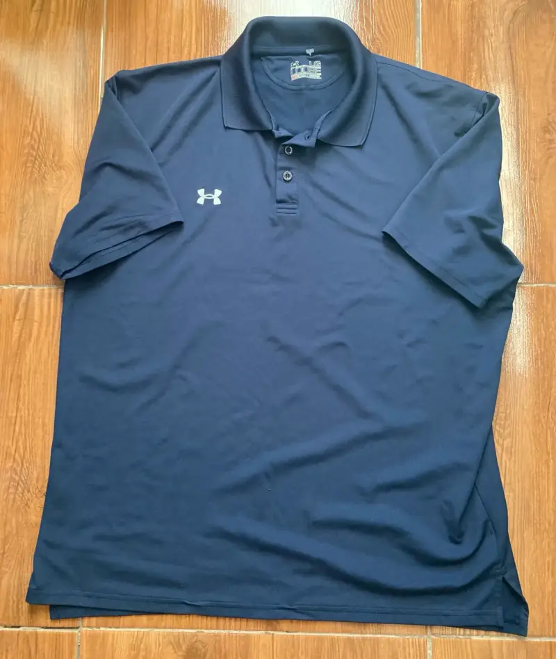 Polera polo azul marino Marca under armour