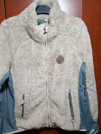 Chaqueta polar peludito , muy poco uso - miniatura 1