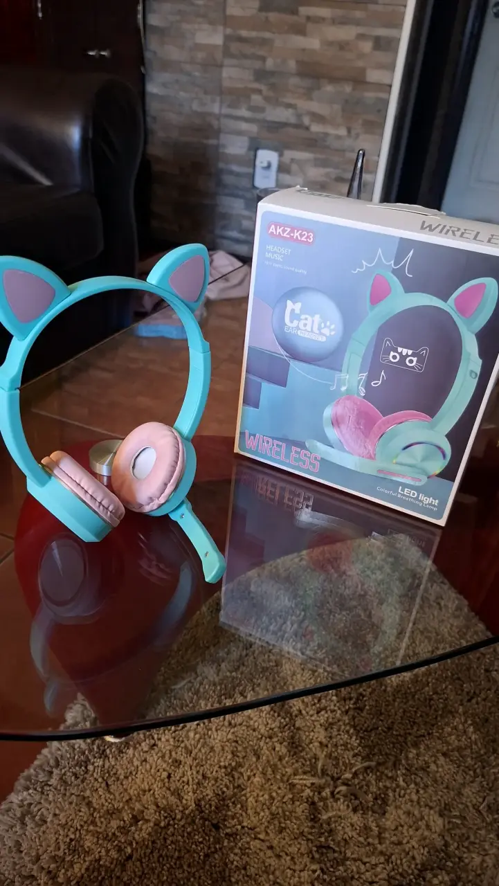 Auriculares inalámbricos con orejas de gato