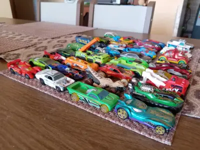 Set de autitos de juguete - miniatura 3