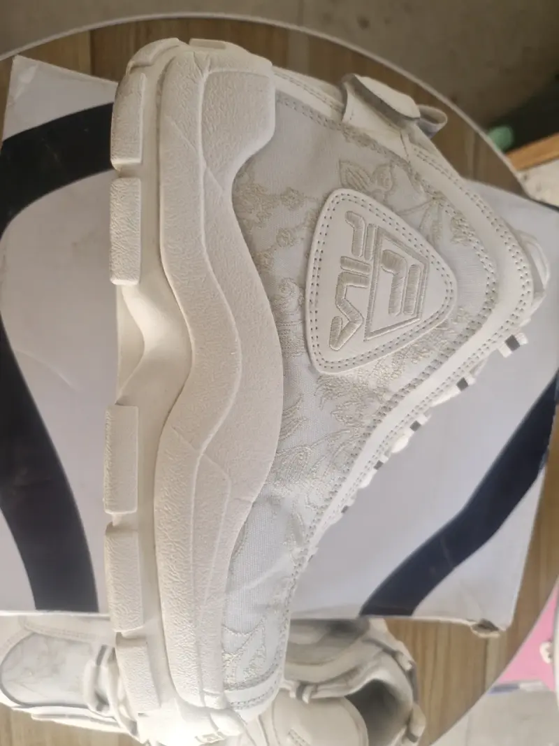Zapatillas FILA blancas bordadas - 3