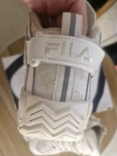 Zapatillas FILA blancas bordadas - miniatura 4