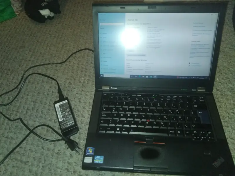Notebook Lenovo T420 con cargador - 1