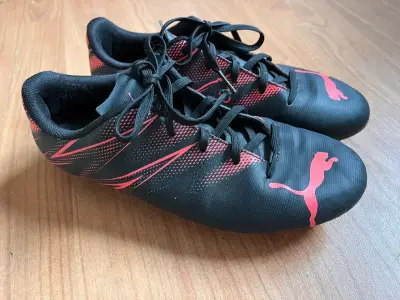 Zapatillas de futbol con pepas - miniatura 1
