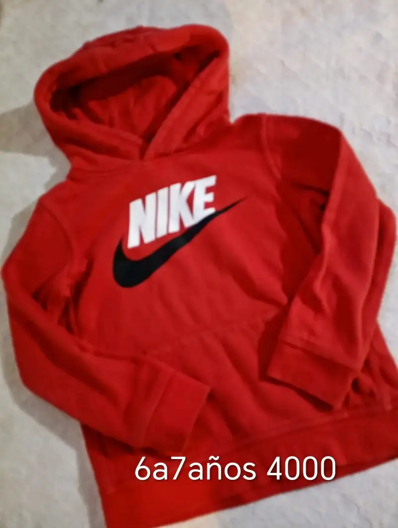 Polerón rojo Nike niño