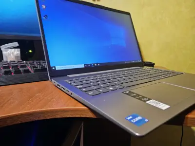 Laptop Lenovo IdeaPad 3 15.6" - miniatura 2