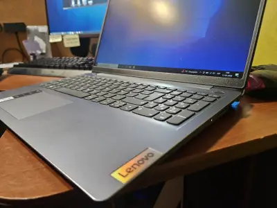 Laptop Lenovo IdeaPad 3 15.6" - miniatura 3