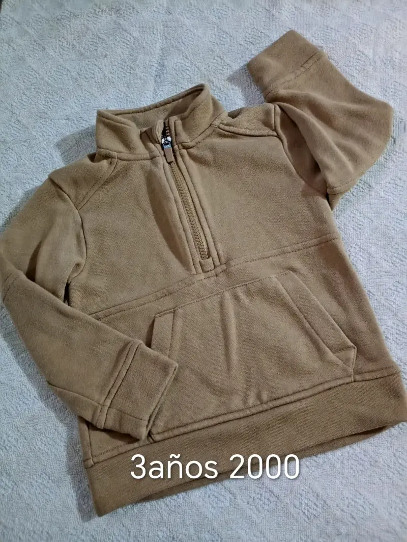 Polerón café para niño
