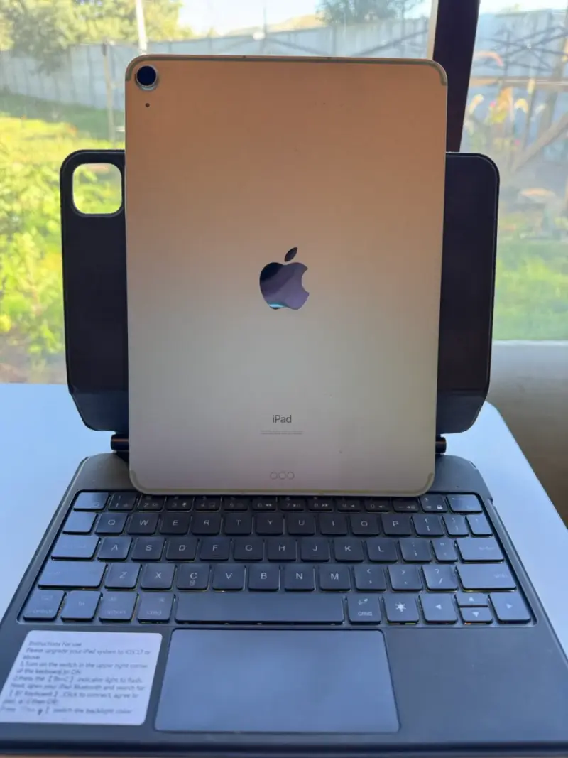 iPad con teclado y estuche - 2