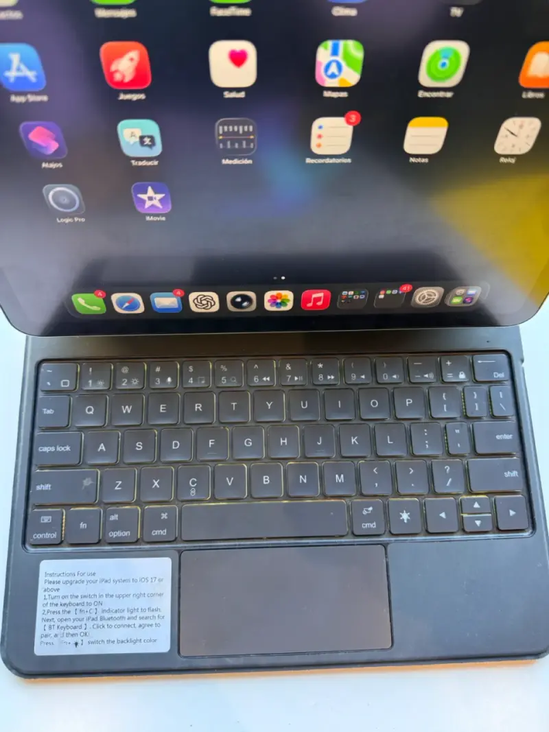 iPad con teclado y estuche - 3