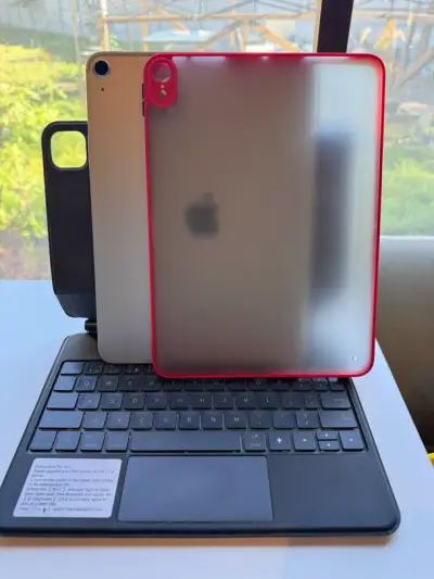 iPad con teclado y estuche - miniatura 4