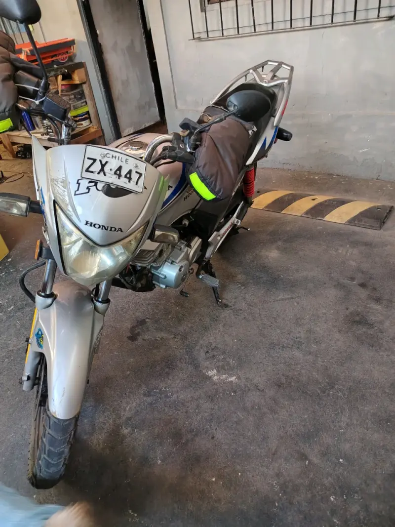 Motor de motocicleta Honda usado - 2
