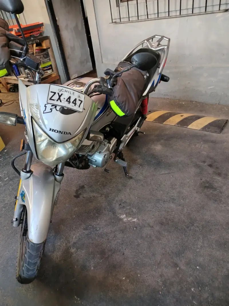 Motor de motocicleta Honda usado - 3