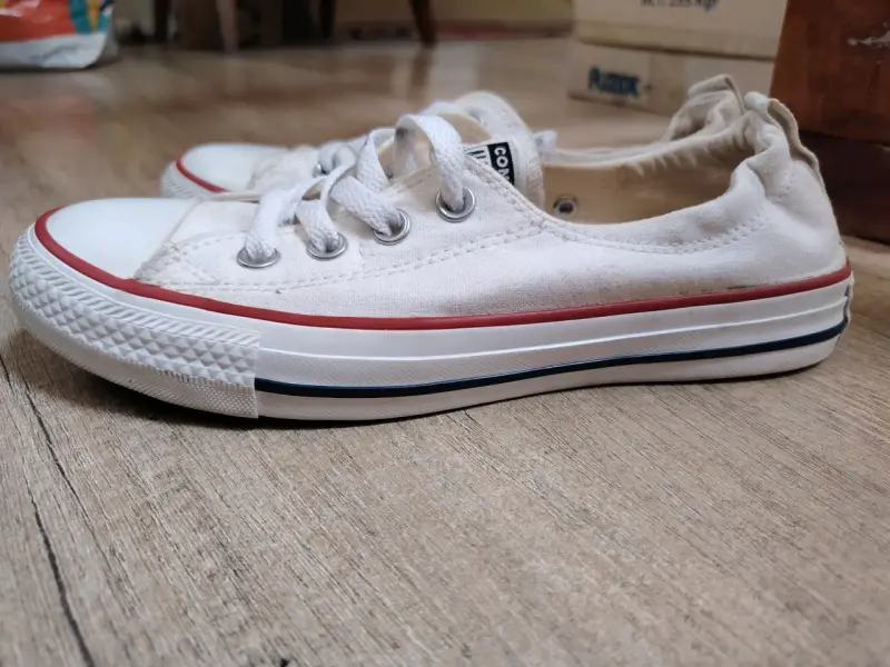 Zapatillas blancas casuales usadas - 2