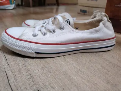 Zapatillas blancas casuales usadas - miniatura 2