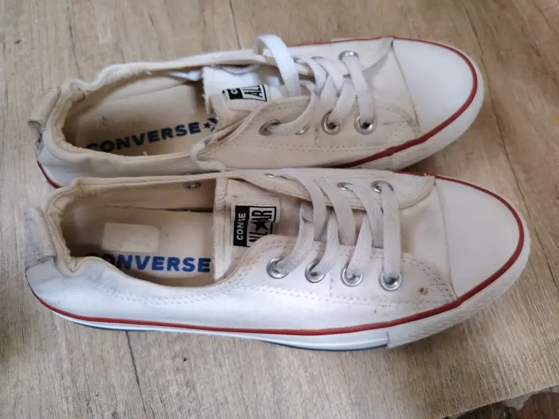 Zapatillas blancas casuales usadas - 3