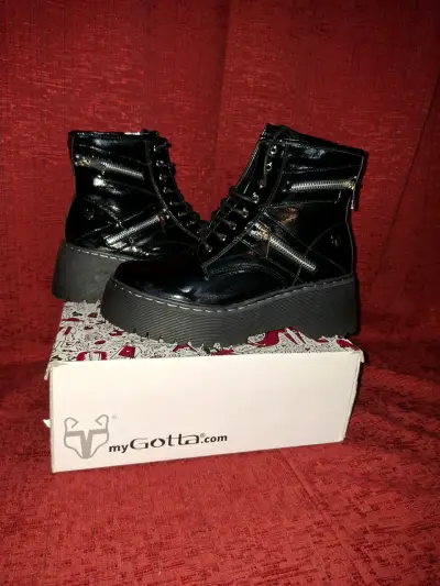 Botines negros charol con plataforma - miniatura 1
