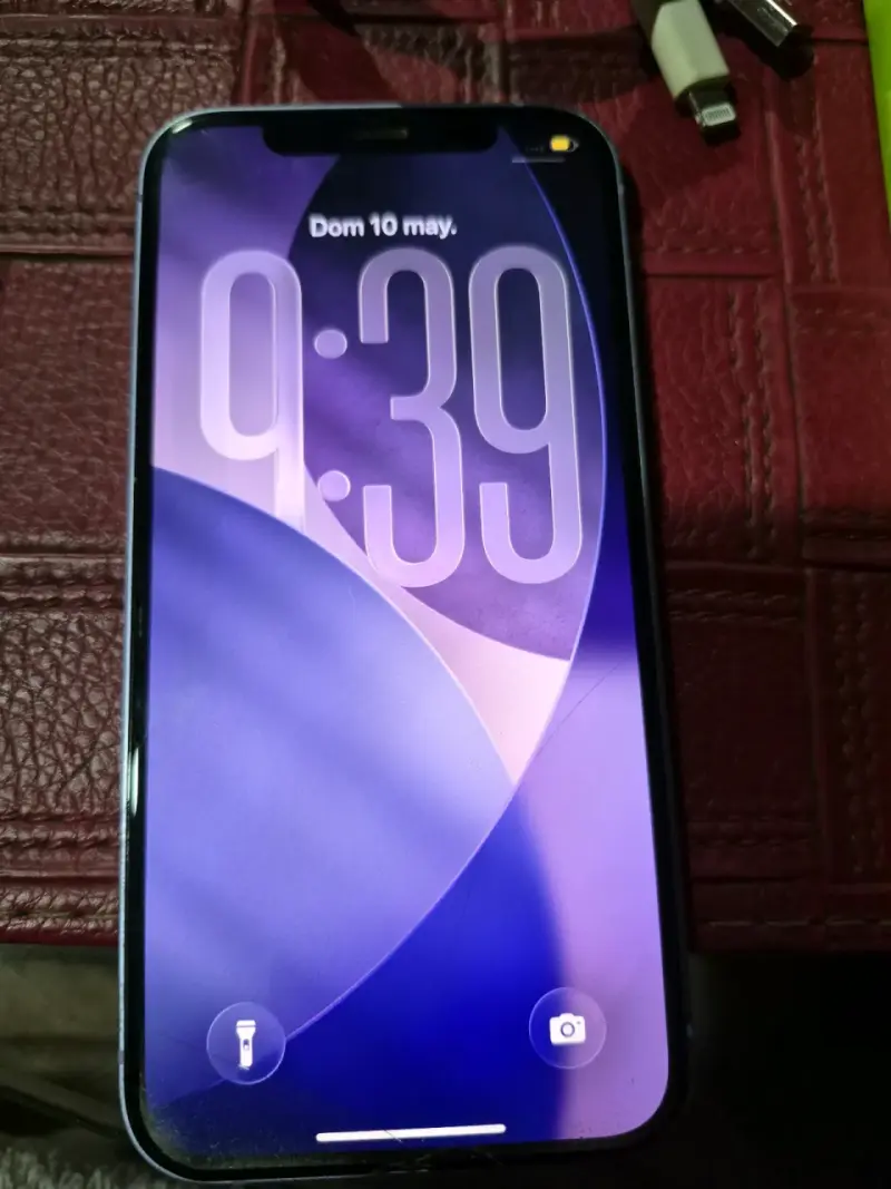 Smartphone y accesorios variados - 2